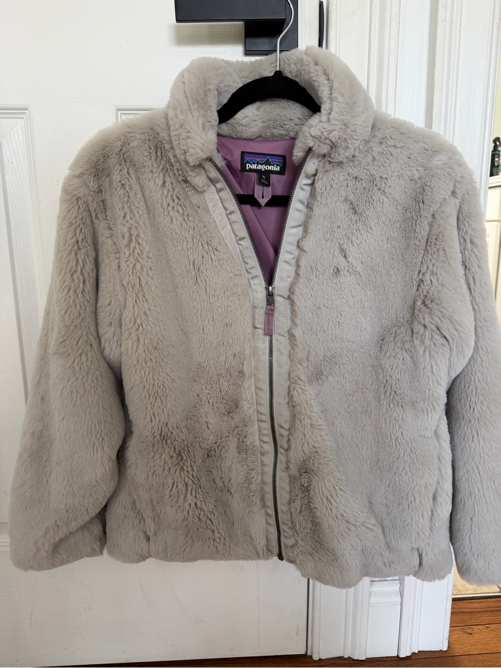 Patagonia Plush Teddy Jacket in Light Gray lunar frost XL girls